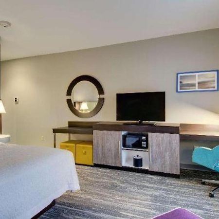 Hampton Inn & Suites Boston/Стоутон Экстерьер фото