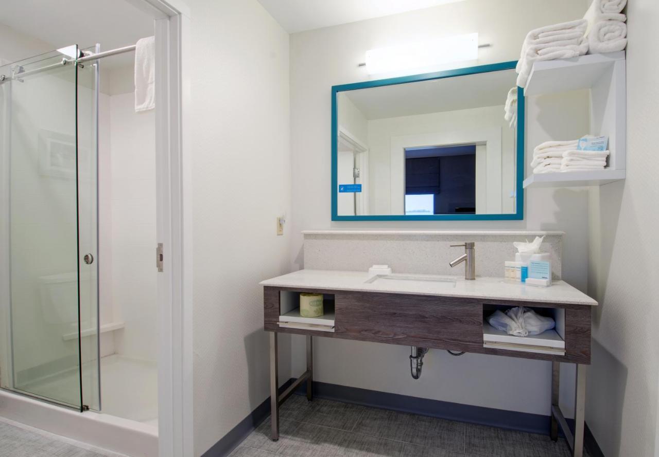 Hampton Inn & Suites Boston/Стоутон Экстерьер фото