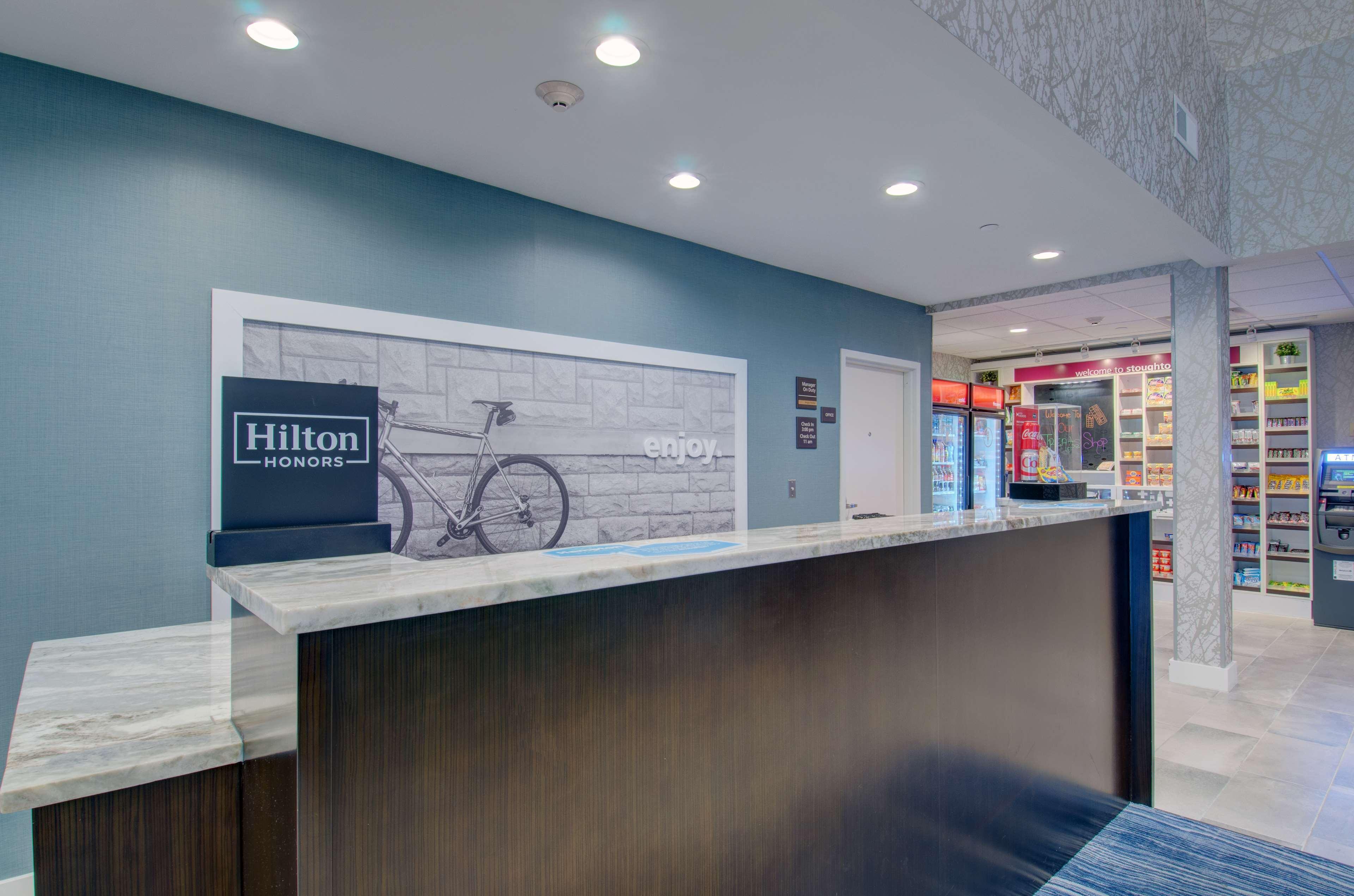 Hampton Inn & Suites Boston/Стоутон Экстерьер фото
