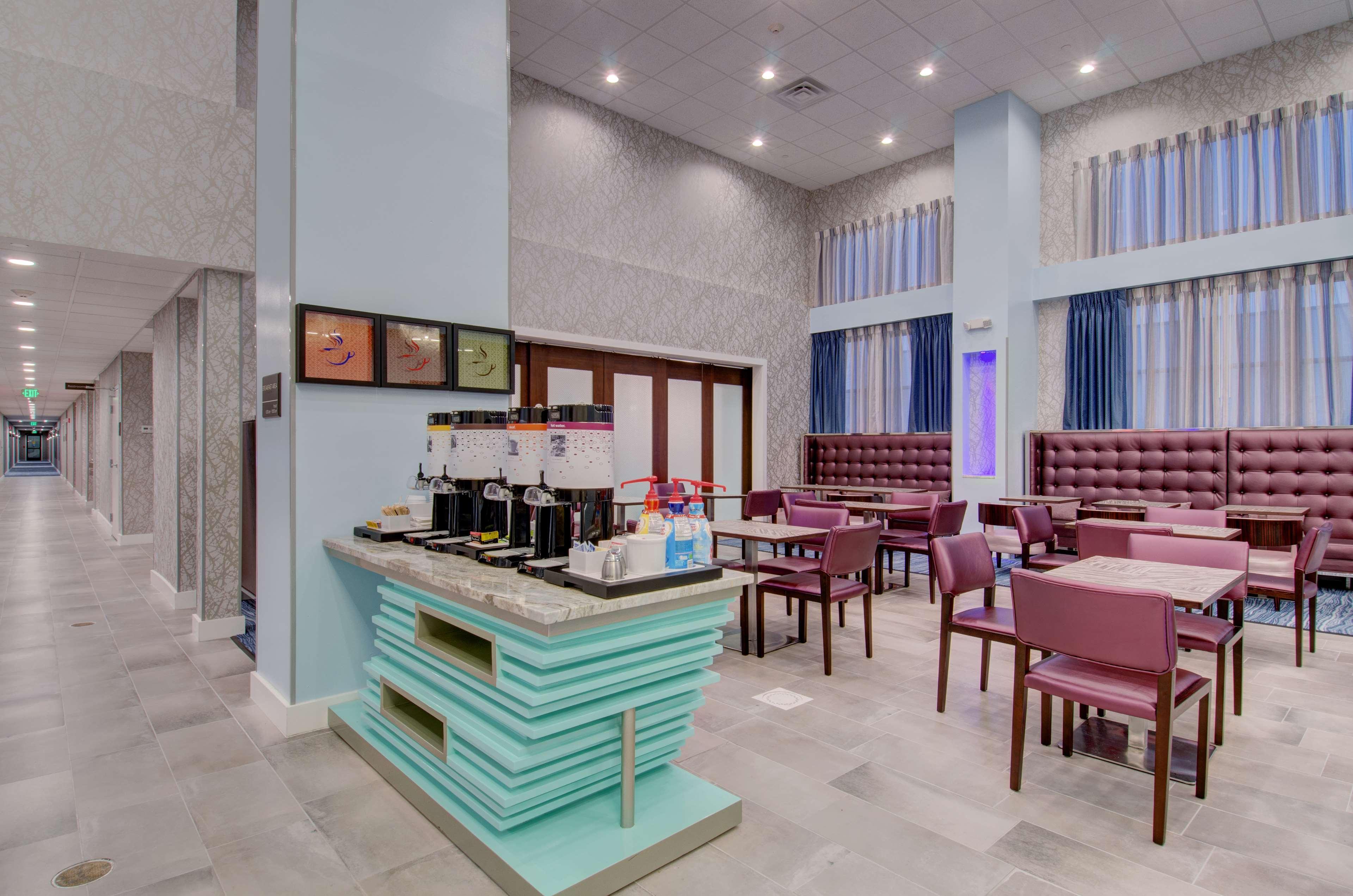 Hampton Inn & Suites Boston/Стоутон Экстерьер фото