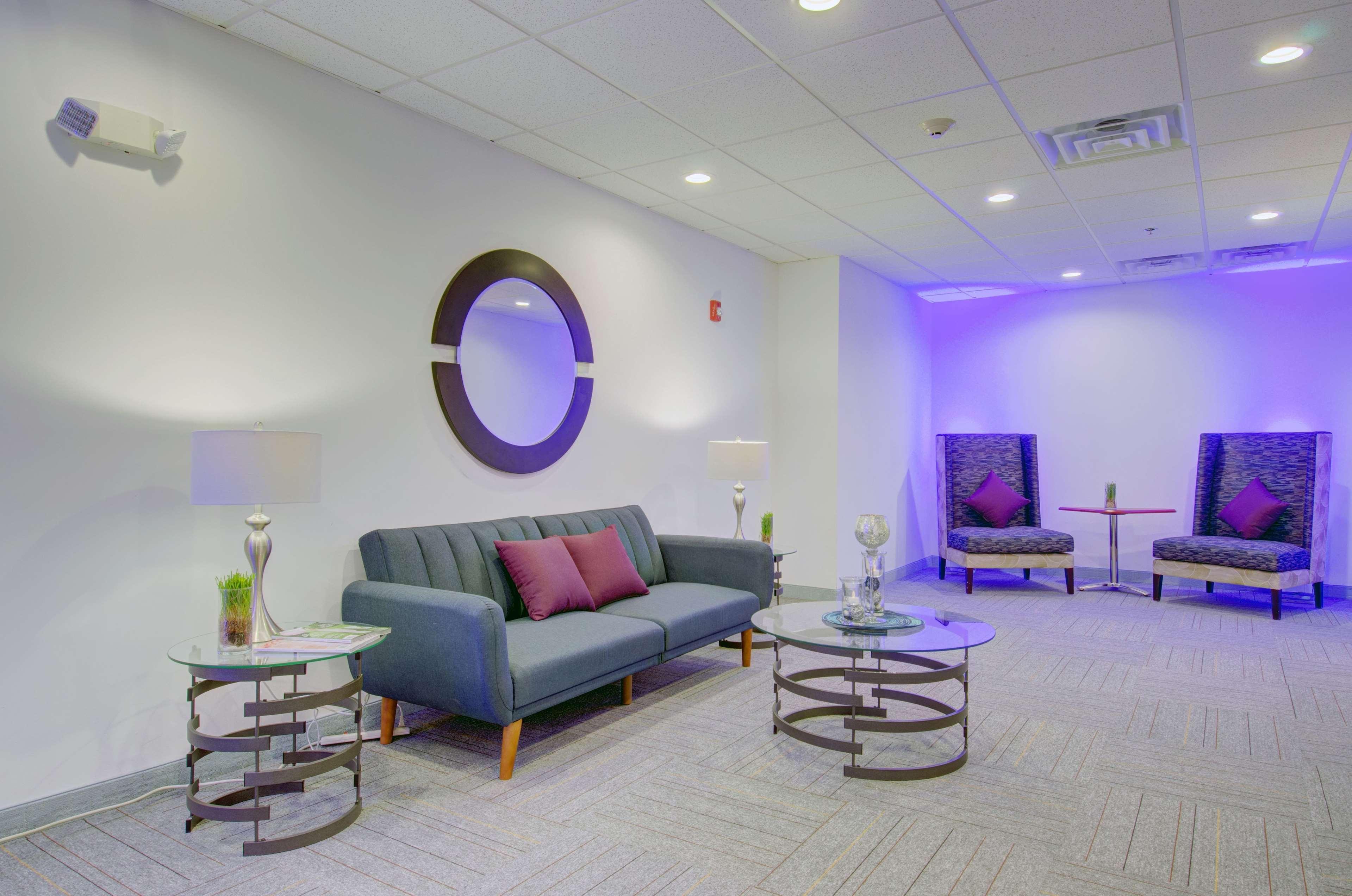 Hampton Inn & Suites Boston/Стоутон Экстерьер фото