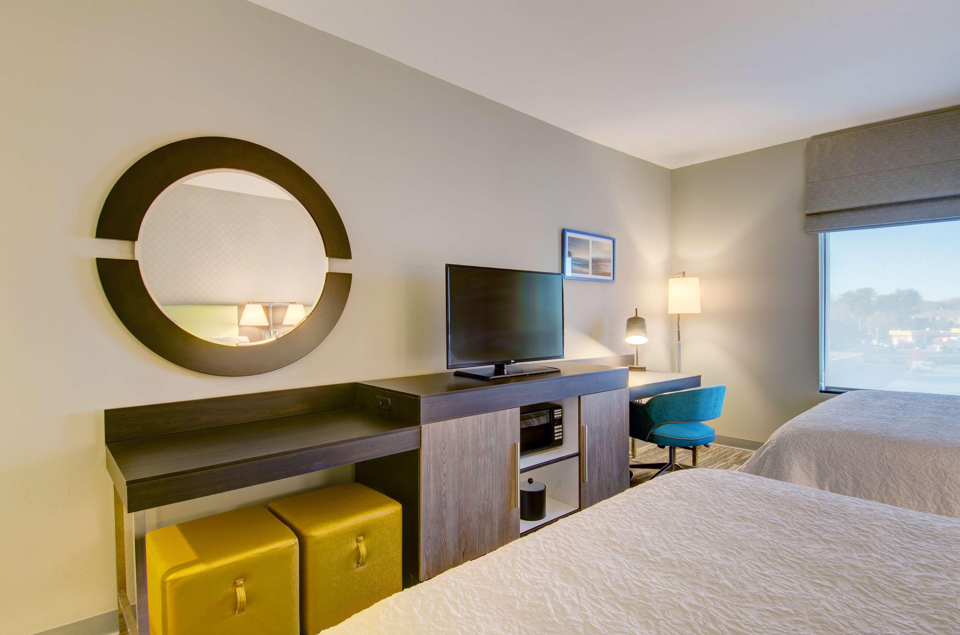 Hampton Inn & Suites Boston/Стоутон Экстерьер фото