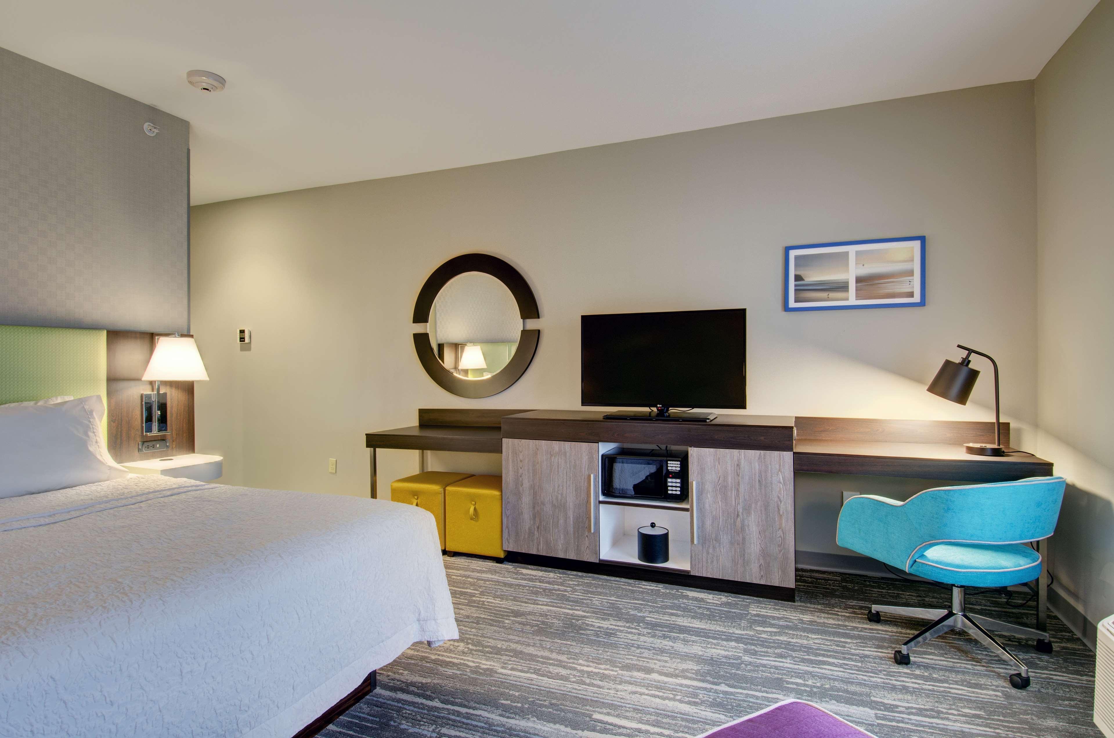 Hampton Inn & Suites Boston/Стоутон Экстерьер фото