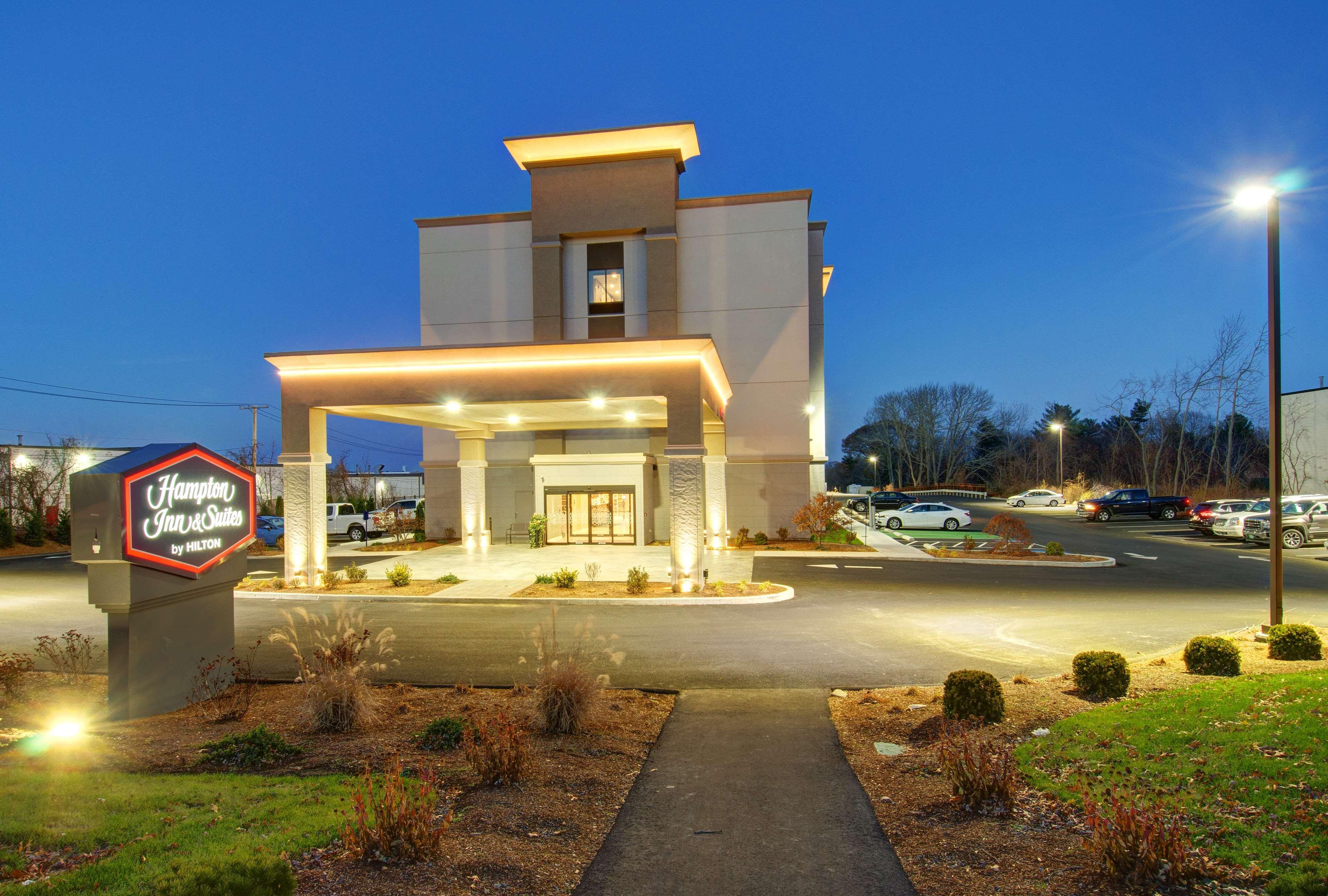 Hampton Inn & Suites Boston/Стоутон Экстерьер фото