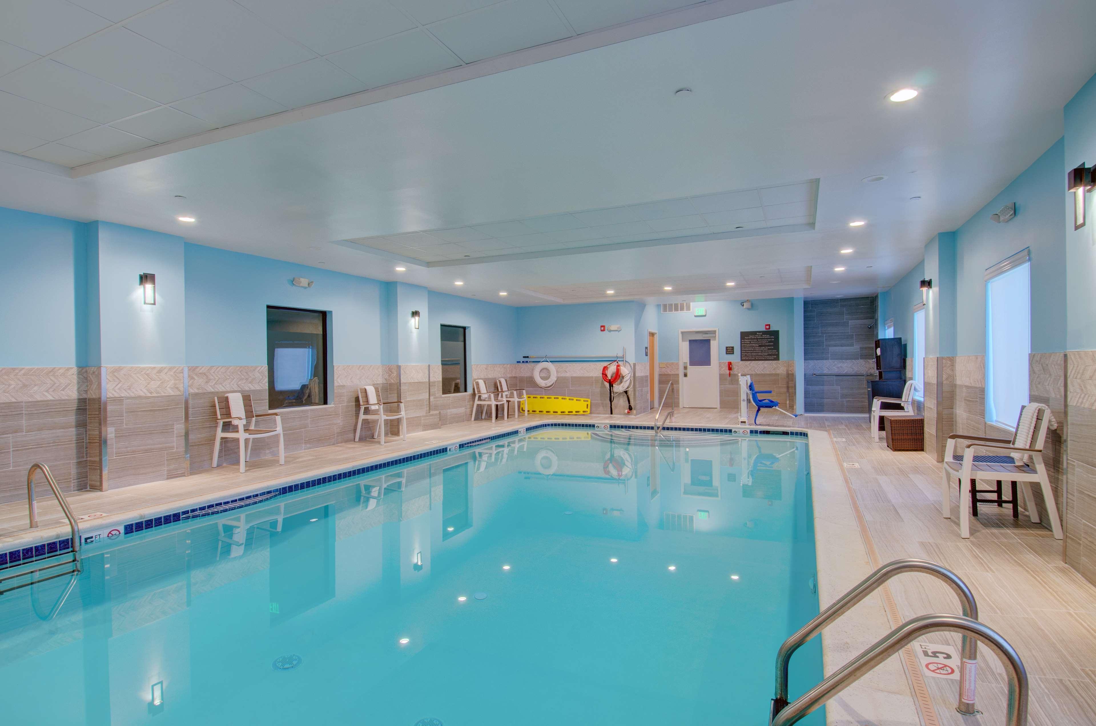 Hampton Inn & Suites Boston/Стоутон Экстерьер фото