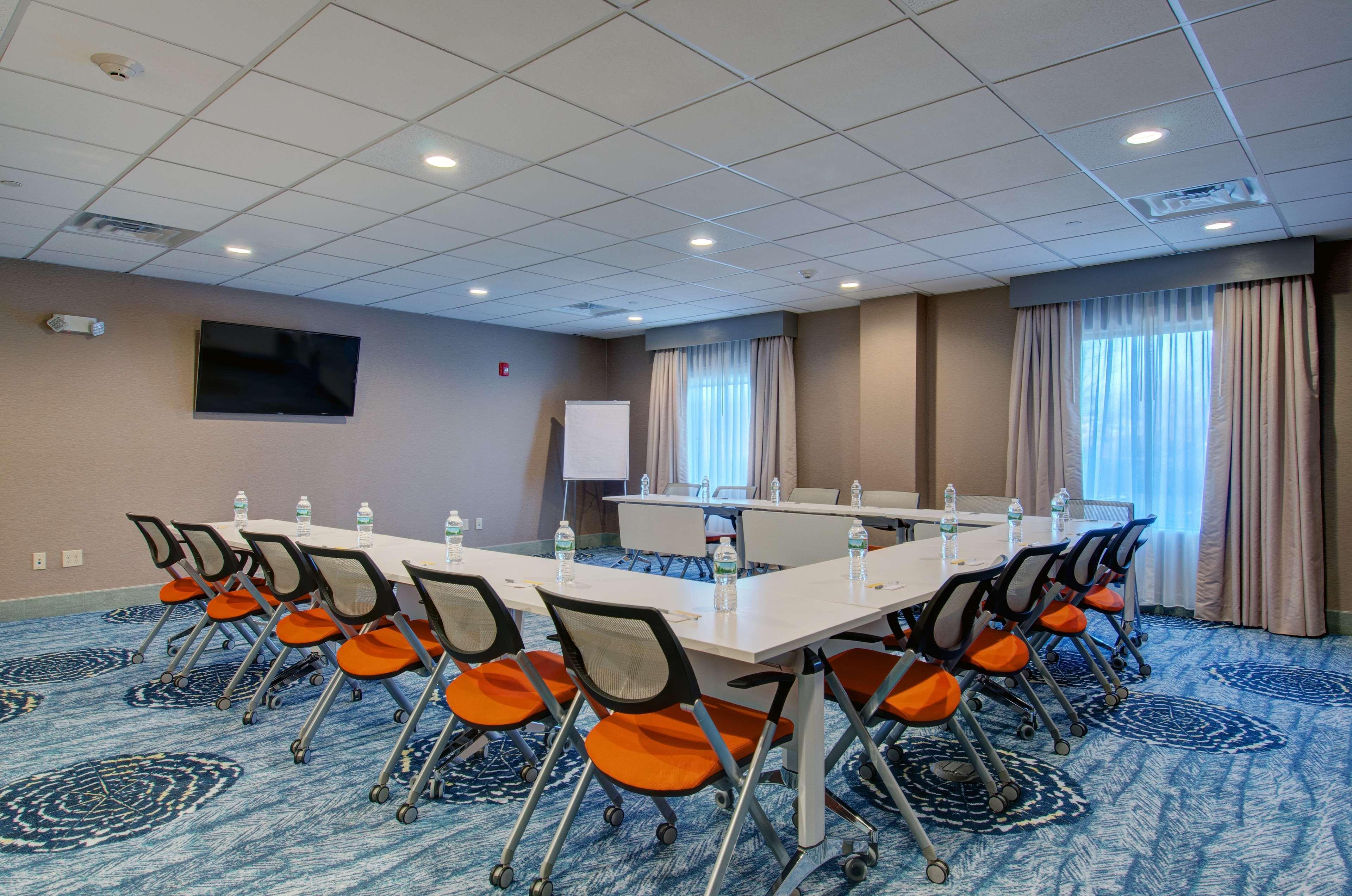 Hampton Inn & Suites Boston/Стоутон Экстерьер фото