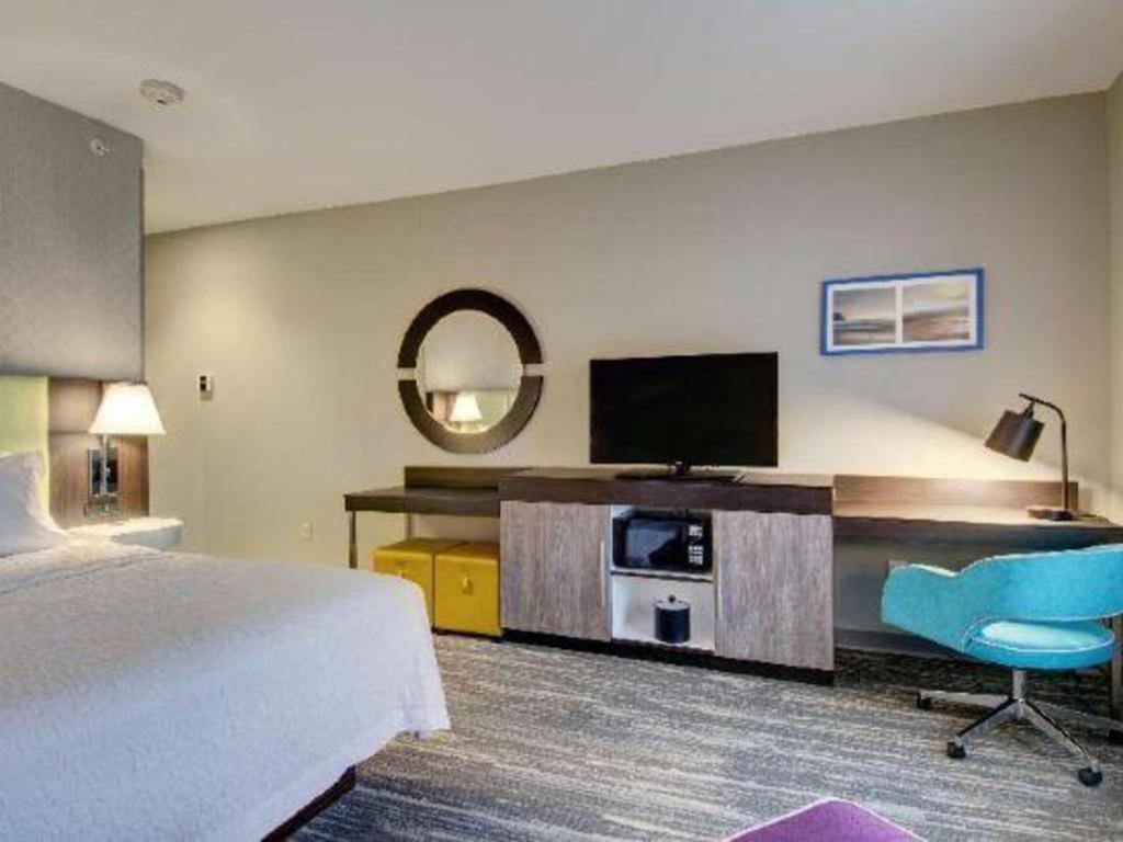 Hampton Inn & Suites Boston/Стоутон Экстерьер фото