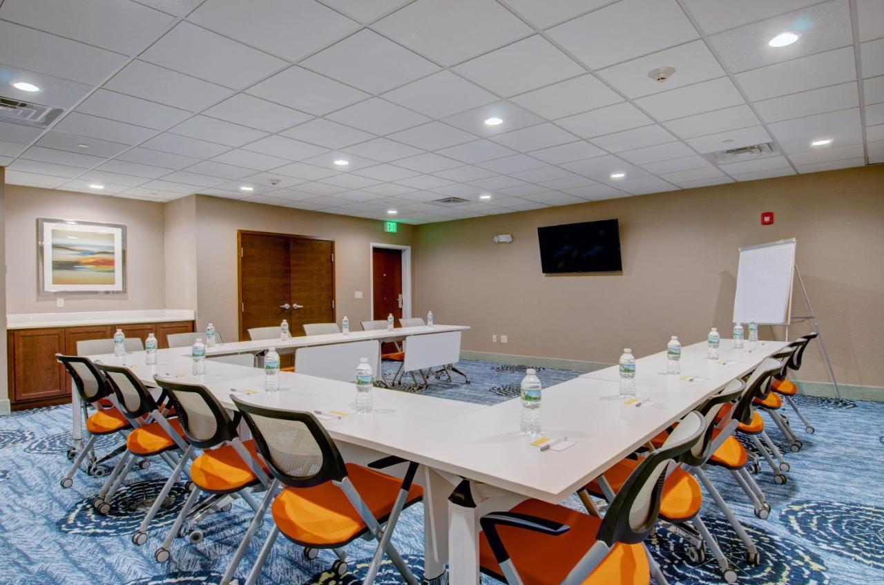 Hampton Inn & Suites Boston/Стоутон Экстерьер фото